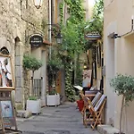 Myrtales Apartment